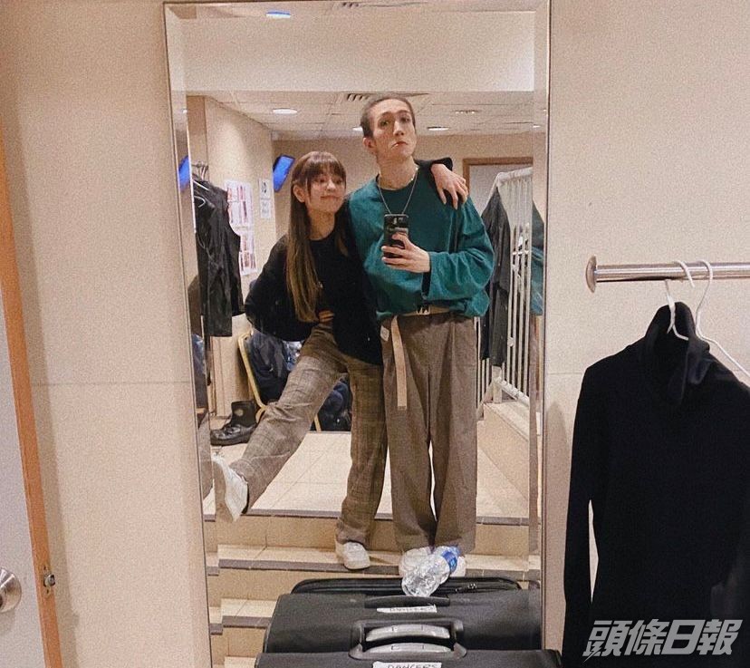 So Ching再把跟阿Mo的搞笑合照置頂。